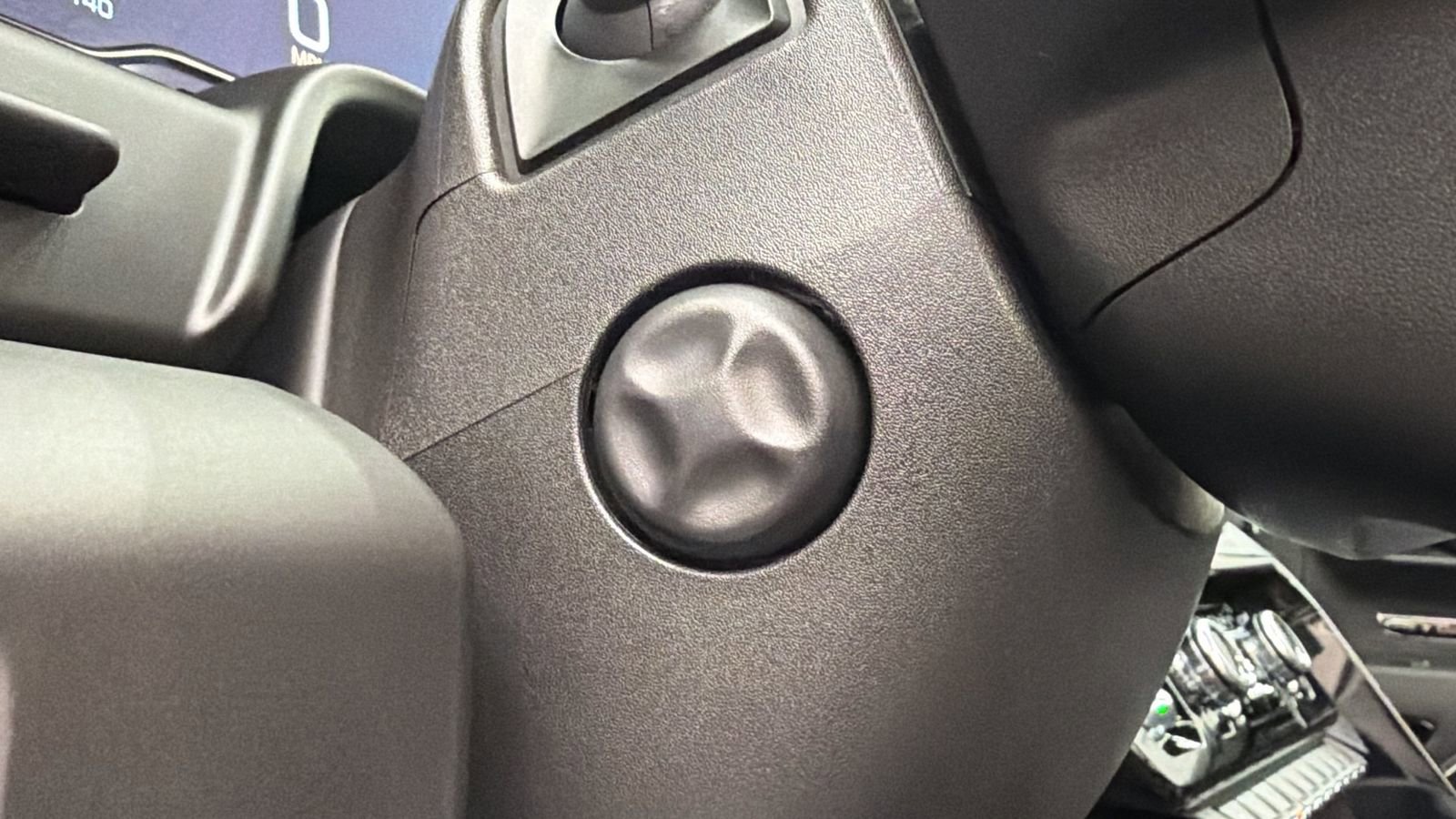 Used 2025 GMC Sierra 1500 AT4X image 30