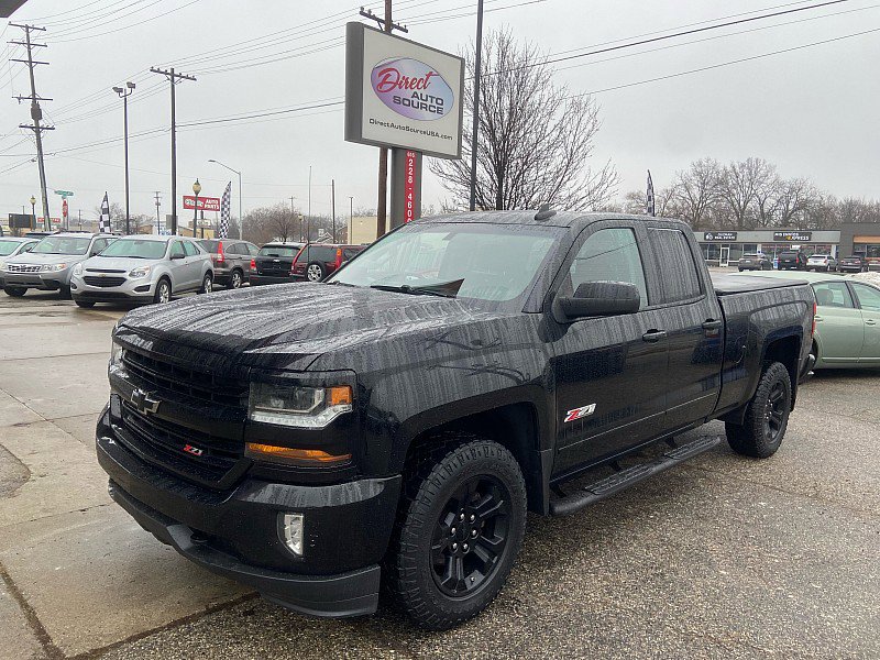 Used 2018 Chevrolet Silverado 1500 LT w/ Midnight Edition image 9