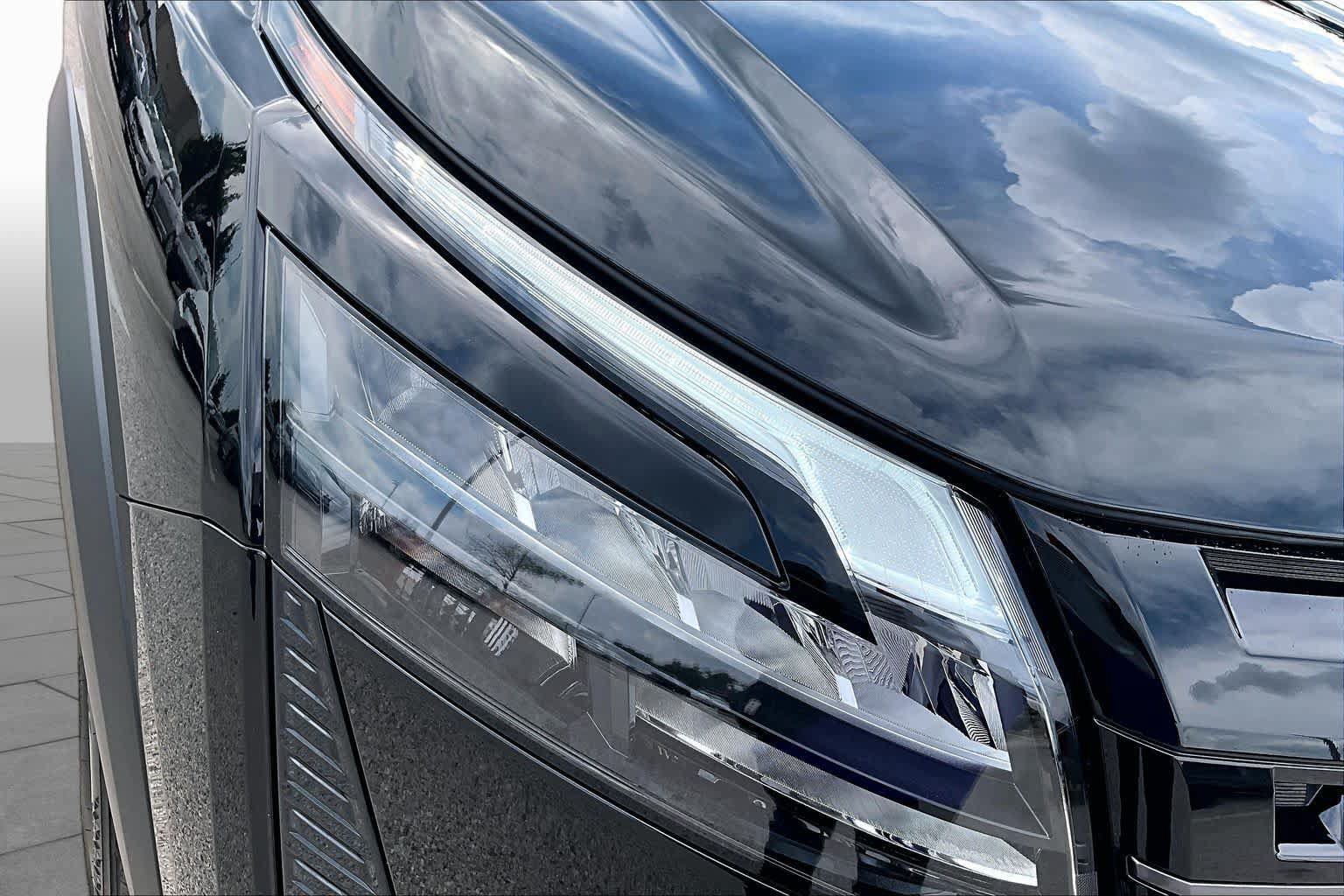 New 2026 Nissan Pathfinder SL FWD image 13