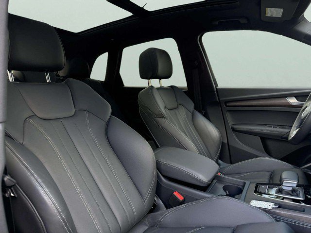 Certified 2025 Audi Q5 e Premium Plus w/ Premium Plus Package AWD/4WD image 30