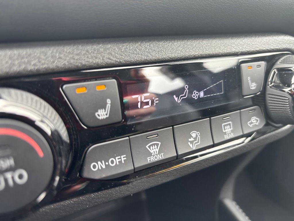 Used 2024 Nissan Kicks SR w/ SR Premium Package FWD image 27