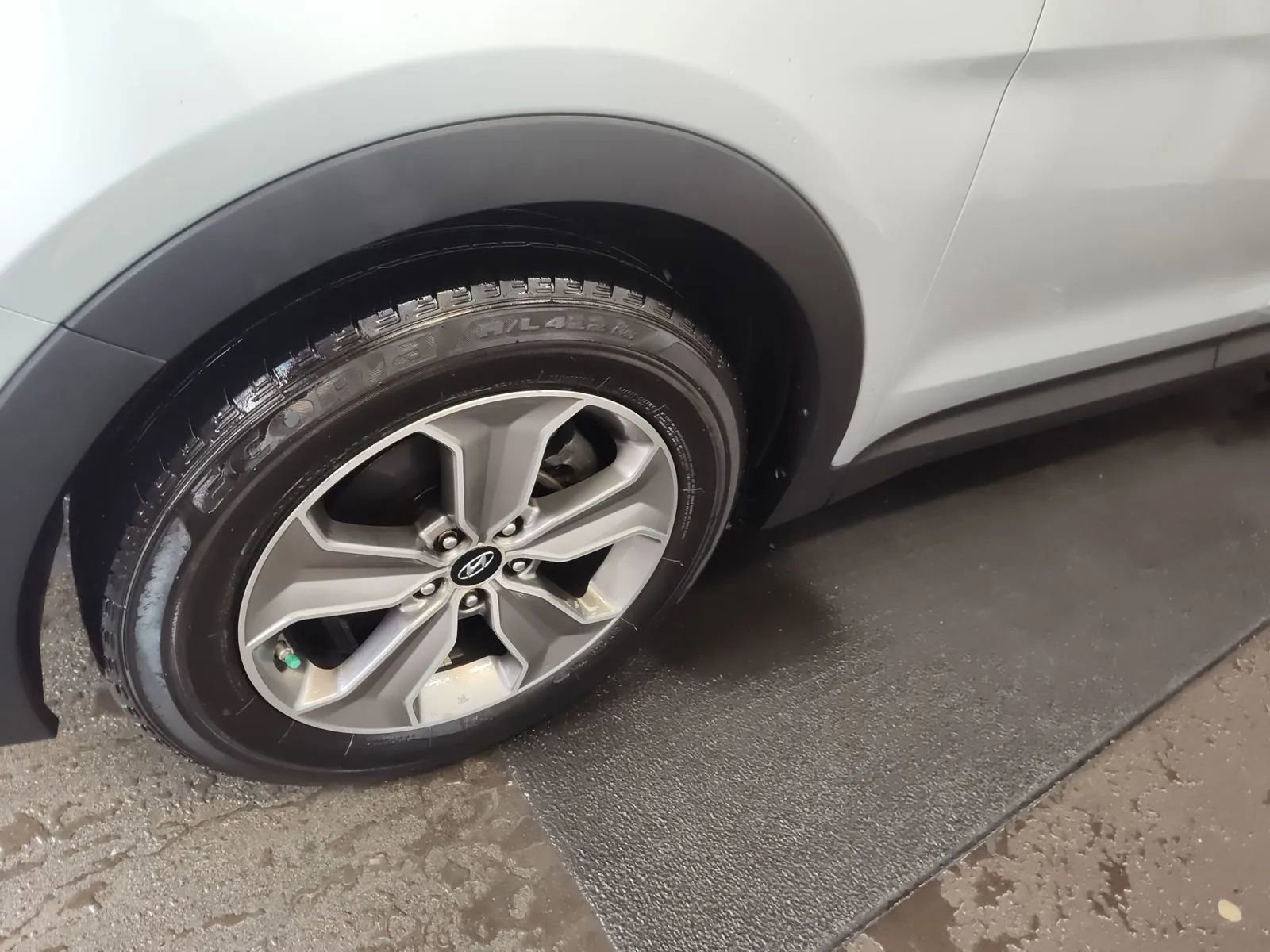 Used 2013 Hyundai Santa Fe GLS FWD image 8