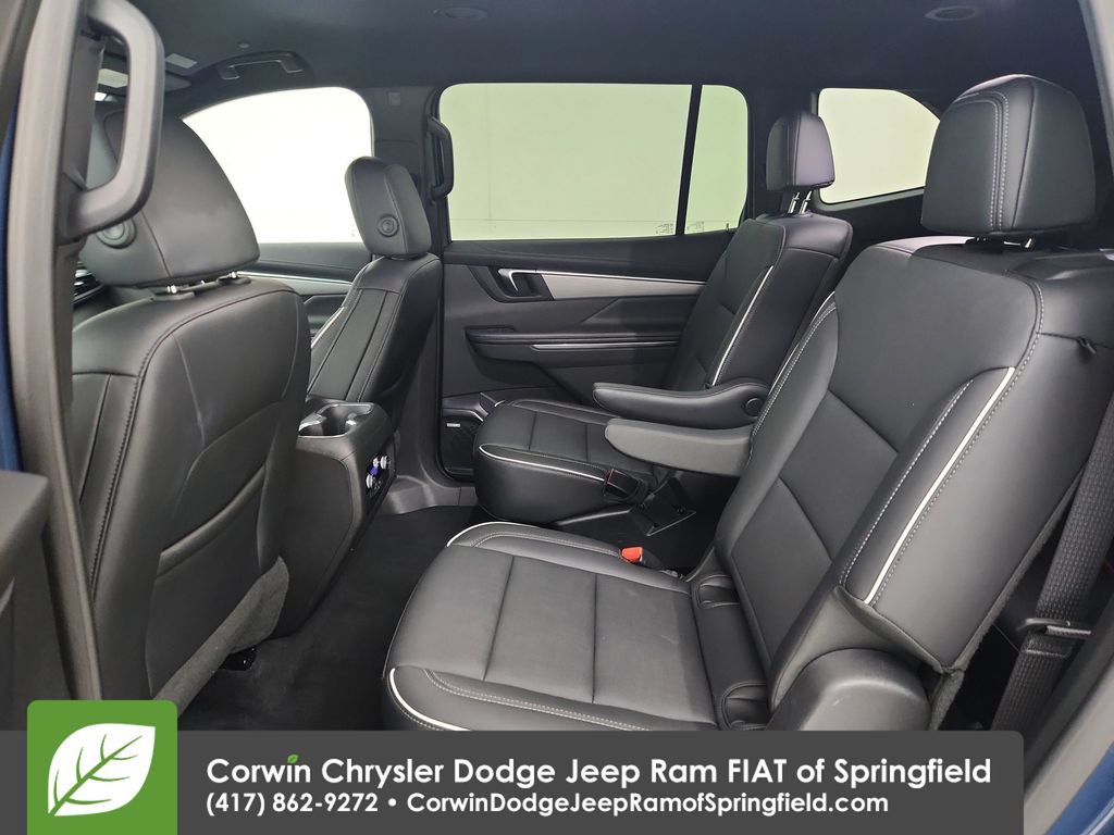Used 2025 Buick Enclave Preferred AWD/4WD image 29