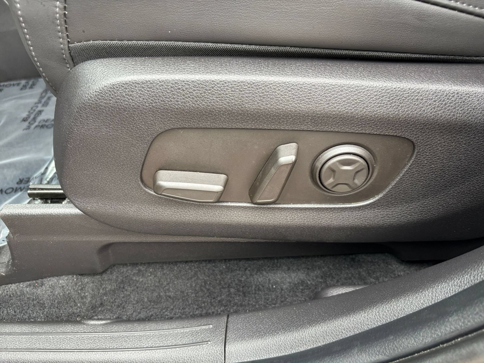 Used 2026 Kia Carnival FWD image 23
