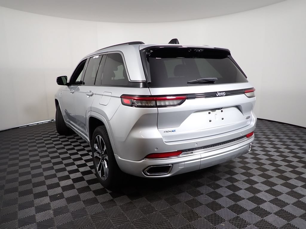 Used 2022 Jeep Grand Cherokee Overland w/ Luxury Tech Group IV AWD/4WD image 14