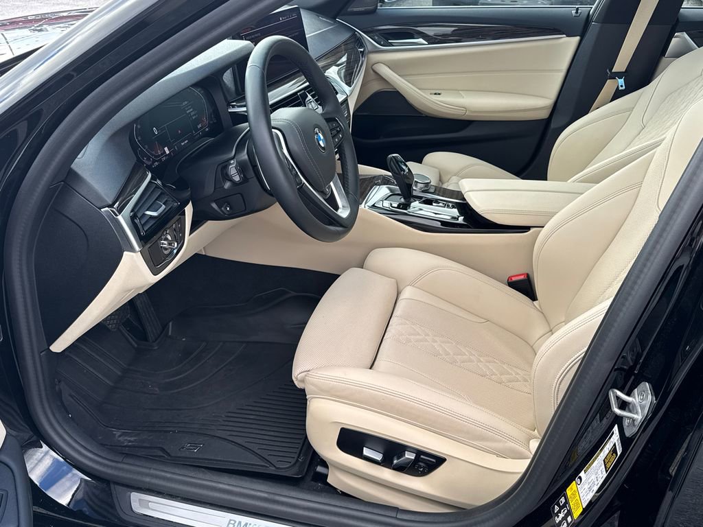 Used 2023 BMW 530i xDrive w/ Premium Package image 9
