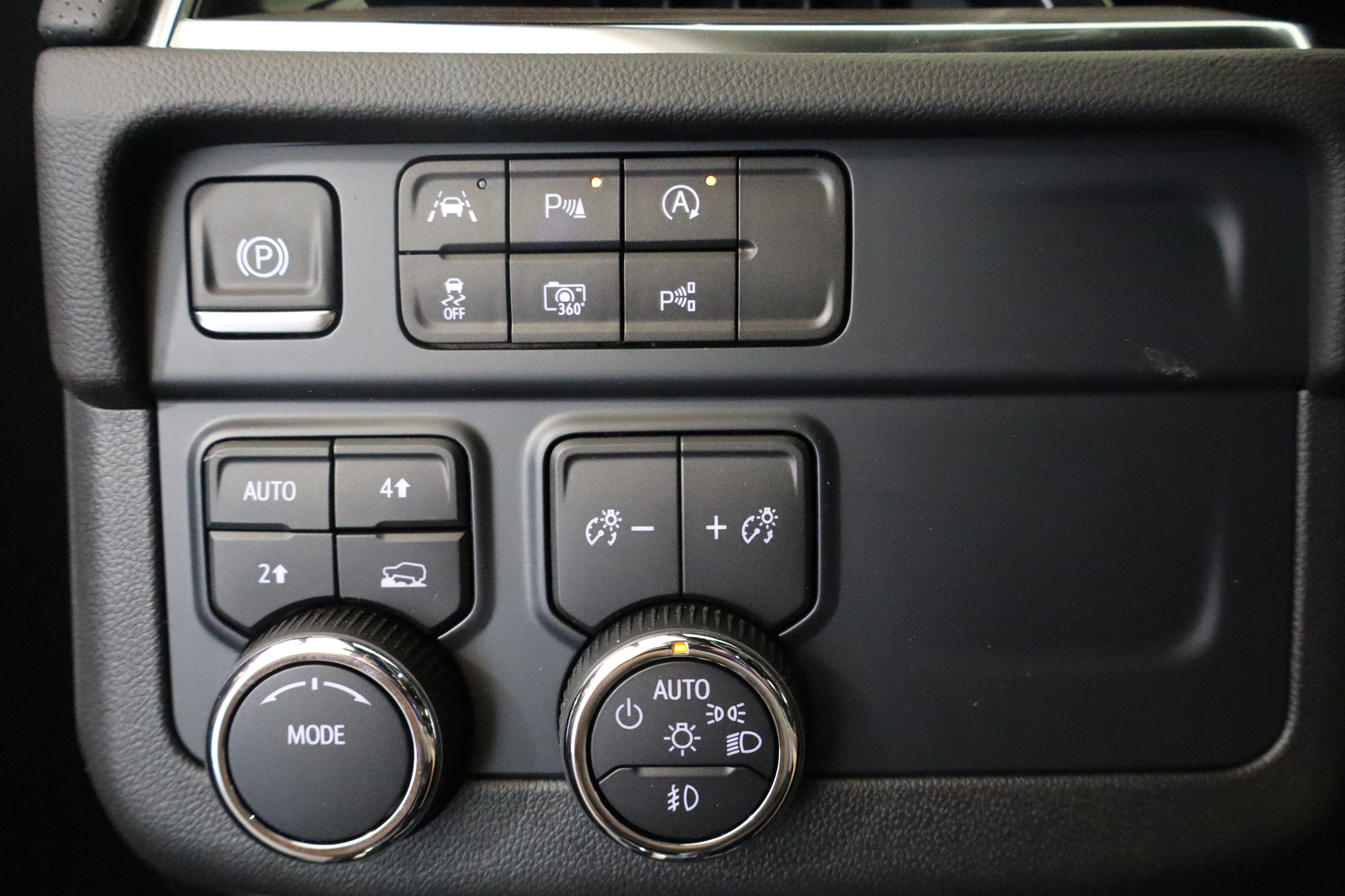 New 2025 Chevrolet Suburban Premier image 35