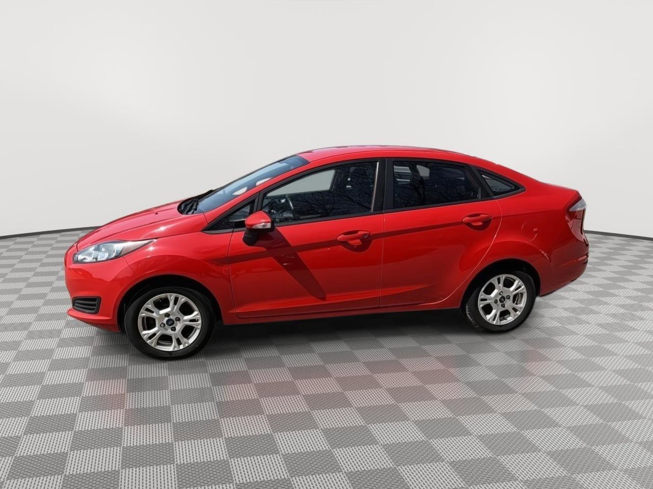 Used 2015 Ford Fiesta SE w/ Comfort Package image 4