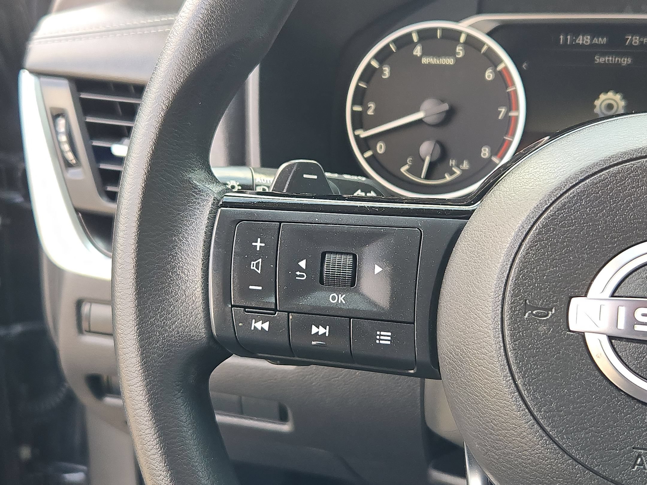 Used 2023 Nissan Rogue SV FWD image 22