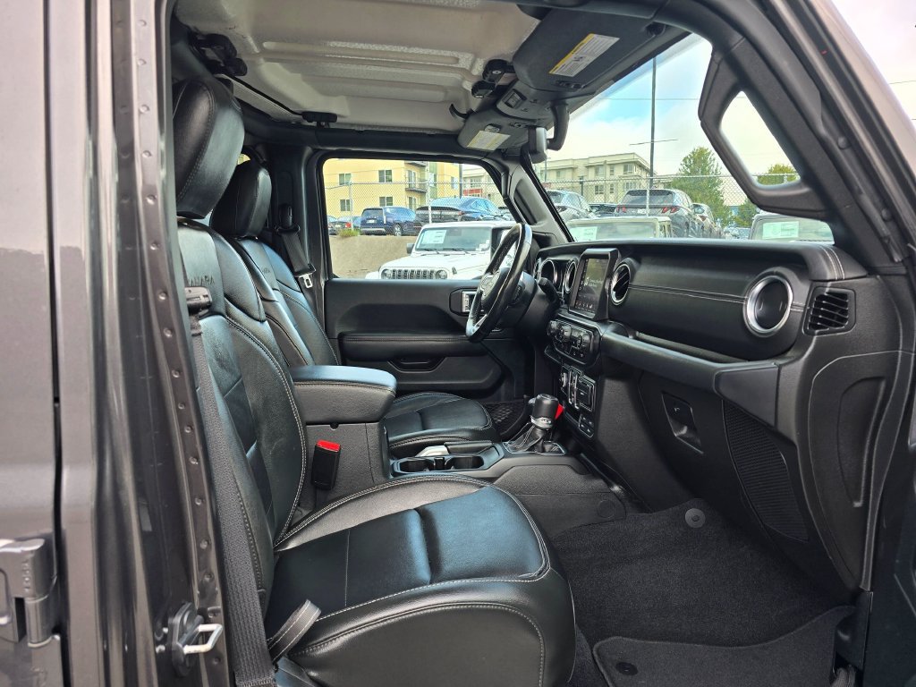 Used 2022 Jeep Wrangler Unlimited Sahara w/ Cold Weather Group AWD/4WD image 12