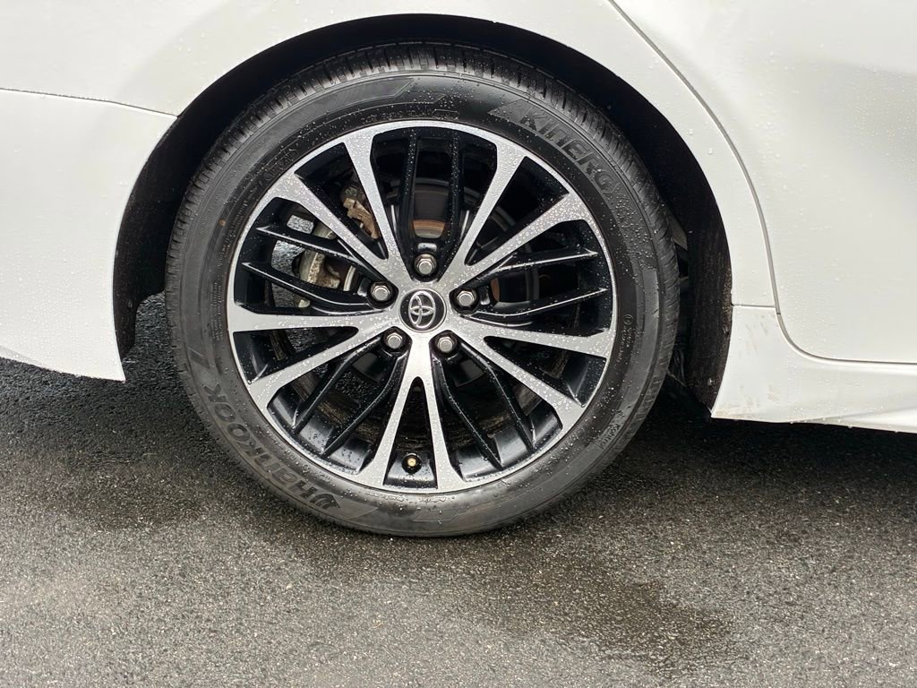 Used 2020 Toyota Camry SE w/ Sunroof Package image 47