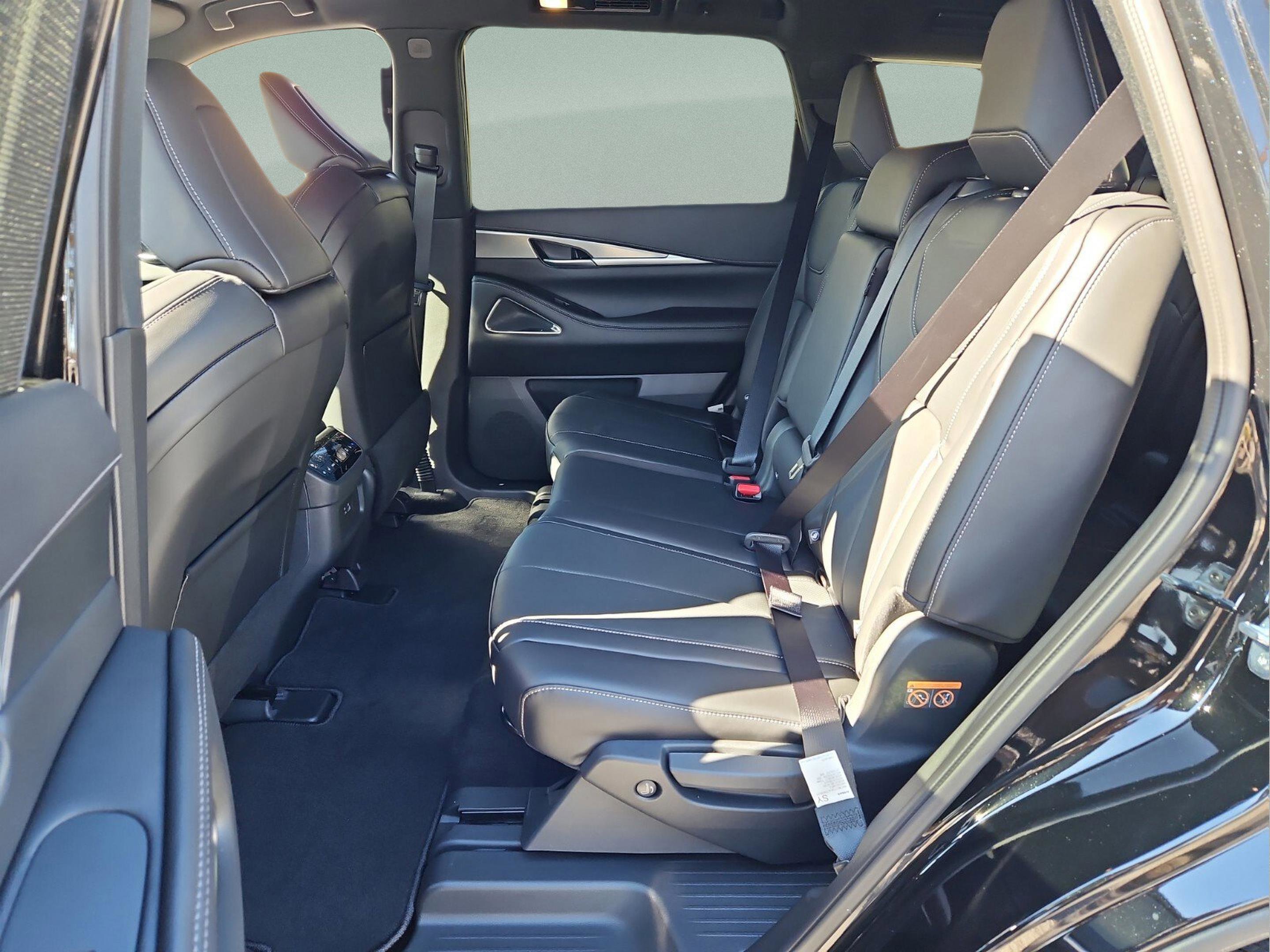 Certified 2025 INFINITI QX60 Luxe w/ Black Edition image 10