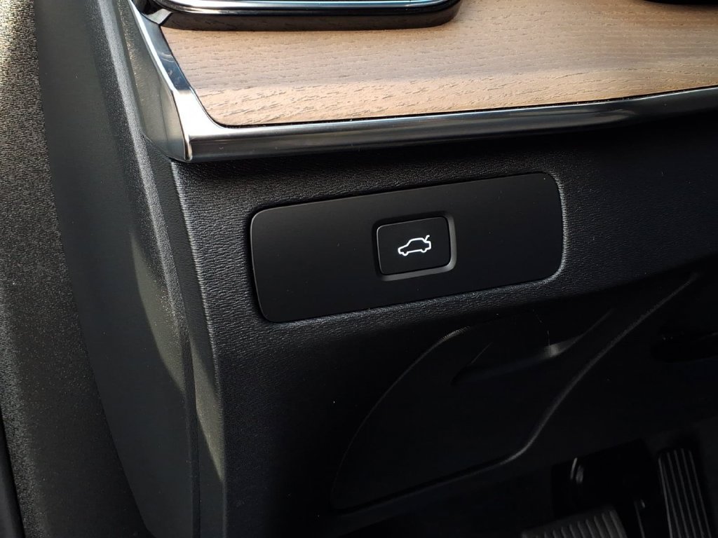 Certified 2026 Volvo XC90 B6 Plus AWD/4WD image 12