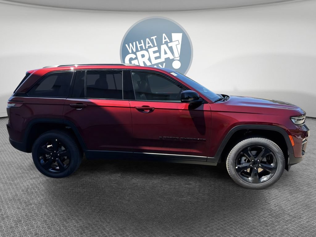New 2025 Jeep Grand Cherokee Limited w/ Black Appearance Package AWD/4WD image 4