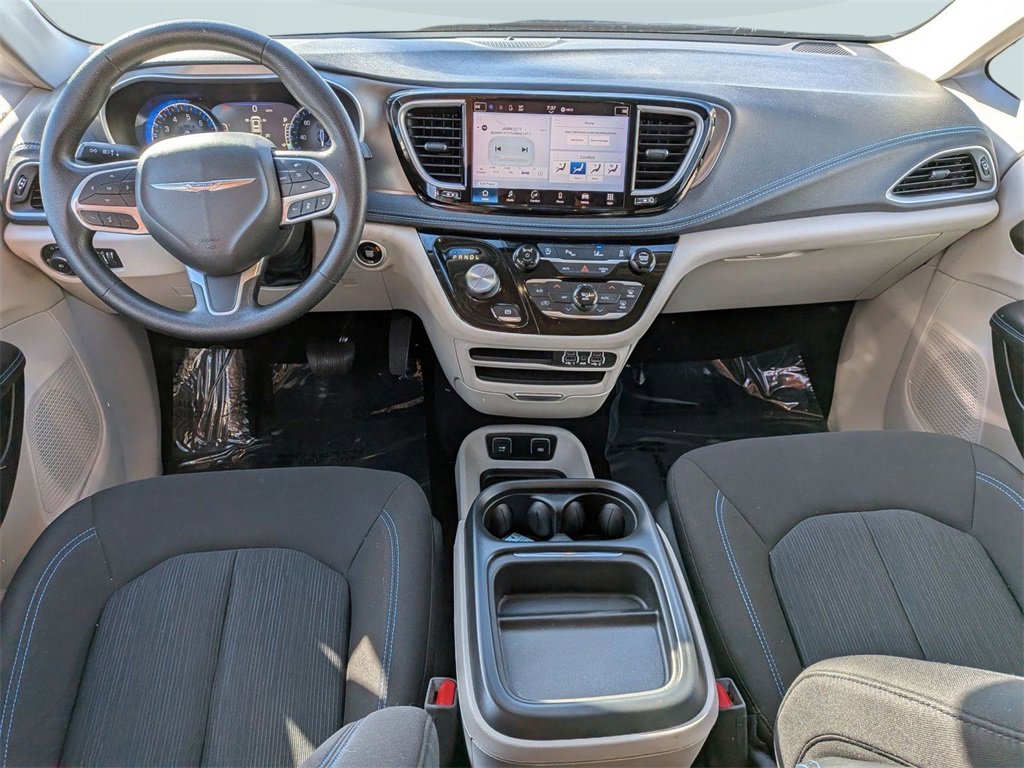 Used 2021 Chrysler Pacifica Touring image 47