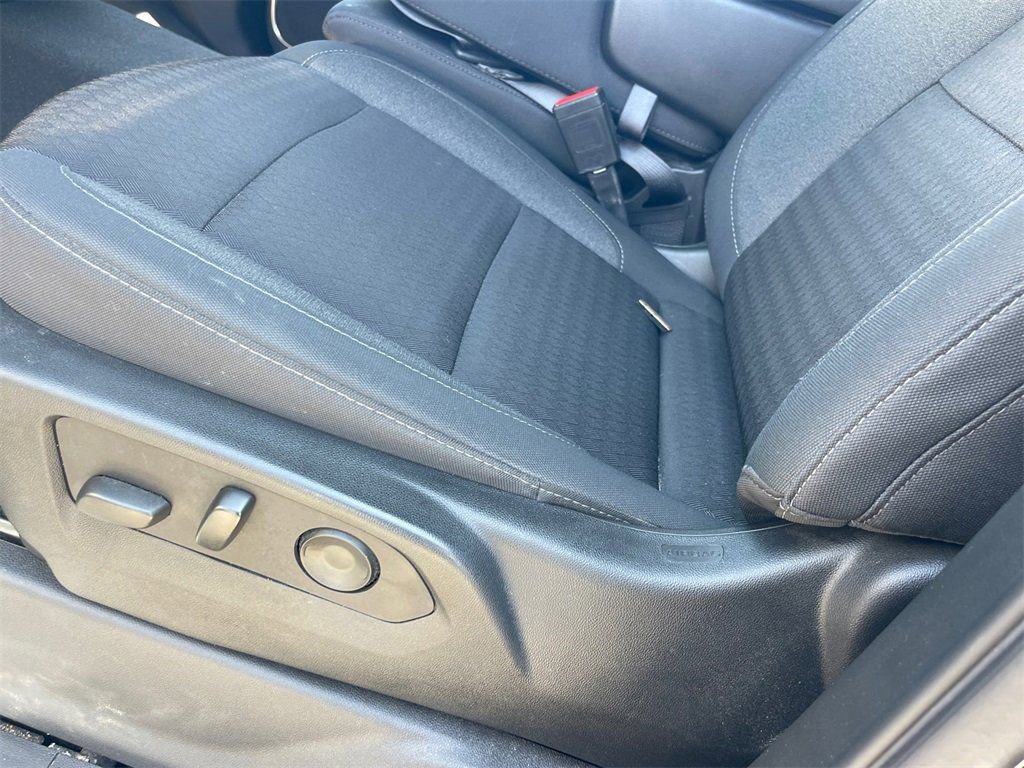 Used 2022 Chevrolet Silverado 1500 LT image 12