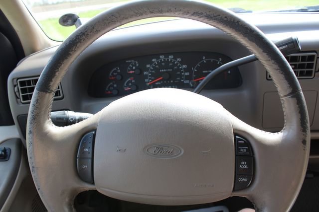 Used 2001 Ford F350 Lariat image 26