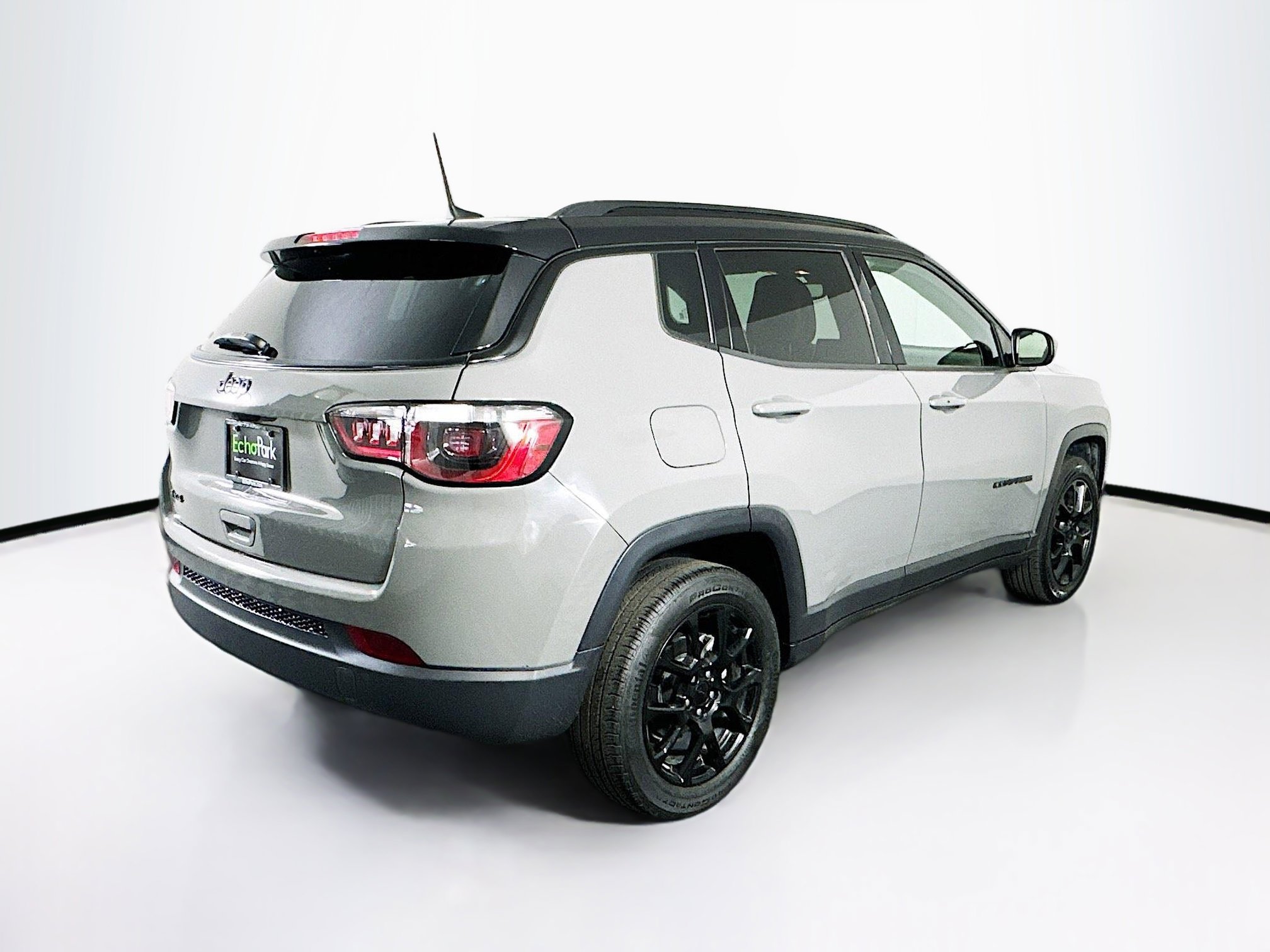 Used 2023 Jeep Compass Latitude AWD/4WD image 9