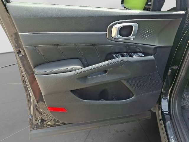 Used 2023 Kia Sorento SX AWD/4WD image 14