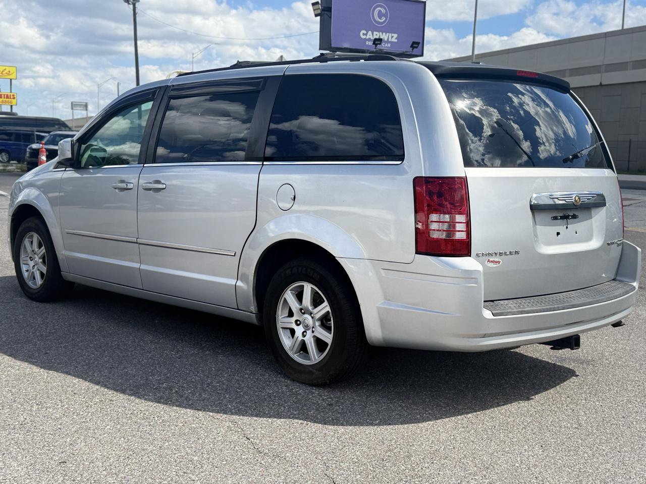 Used 2010 Chrysler Town & Country Touring FWD image 36