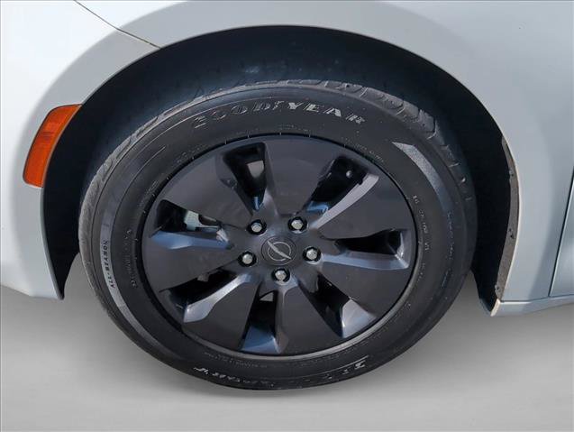 Used 2020 Chrysler Pacifica Limited w/ S Appearance Package FWD image 26