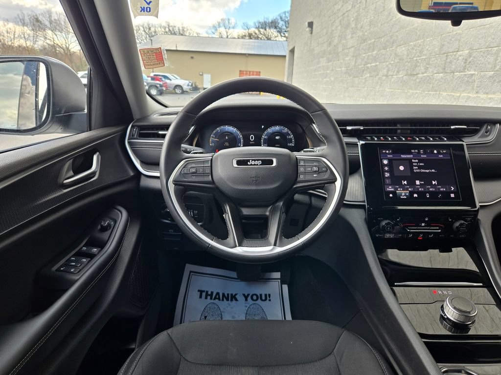 Used 2023 Jeep Grand Cherokee Laredo w/ Luxury Tech Group I AWD/4WD image 33