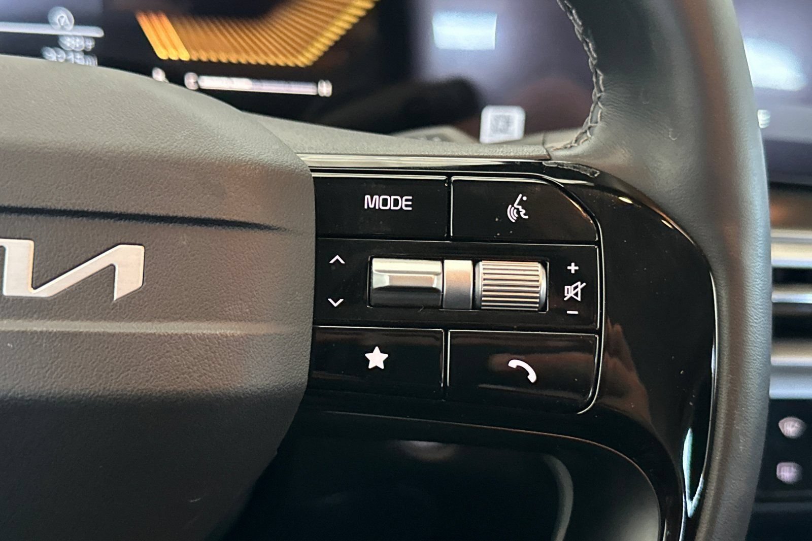 Certified 2026 Kia Sorento LX FWD image 28