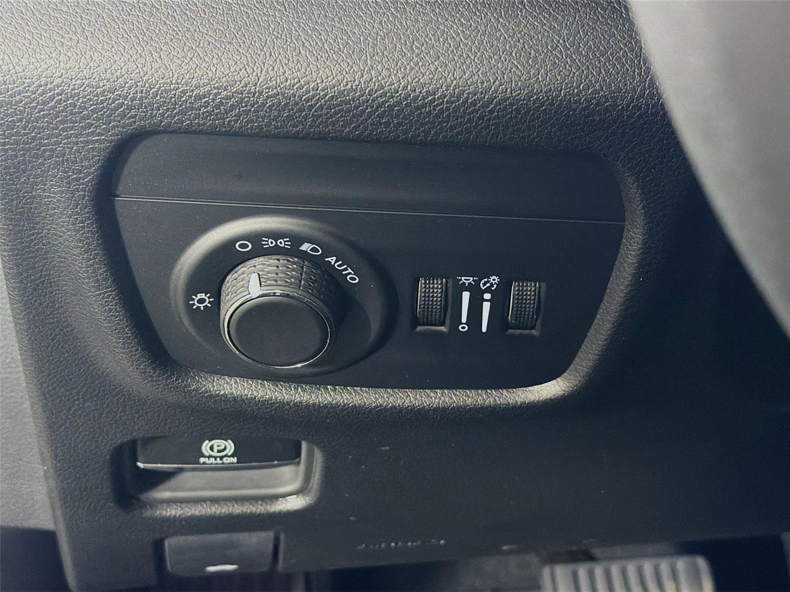 Used 2024 Jeep Grand Cherokee Altitude image 10