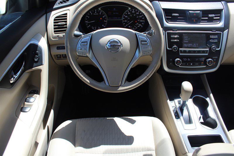 Used 2016 Nissan Altima 2.5 SV FWD image 2