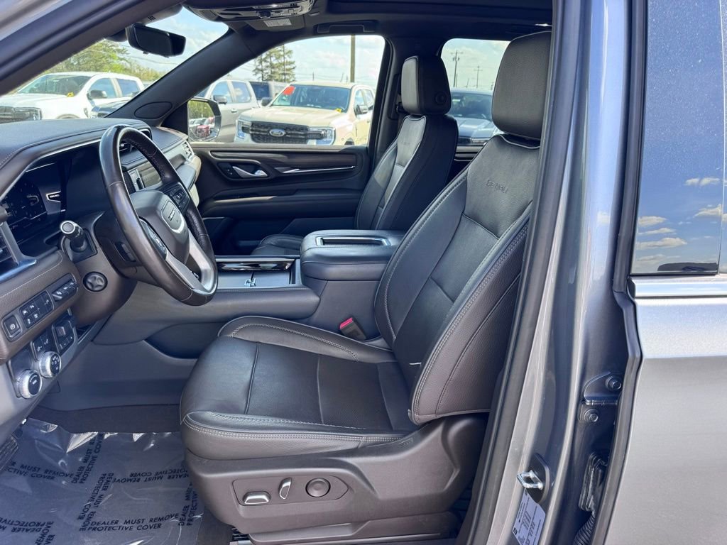 Used 2022 GMC Yukon XL Denali w/ Denali Premium Package image 23