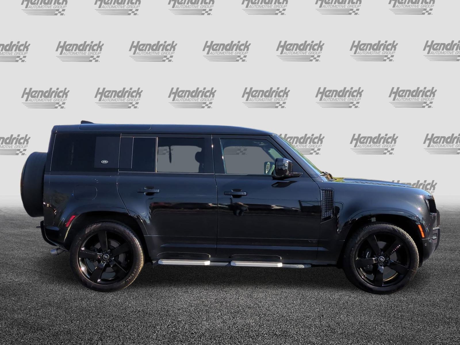 Used 2023 Land Rover Defender 110 V8 image 11