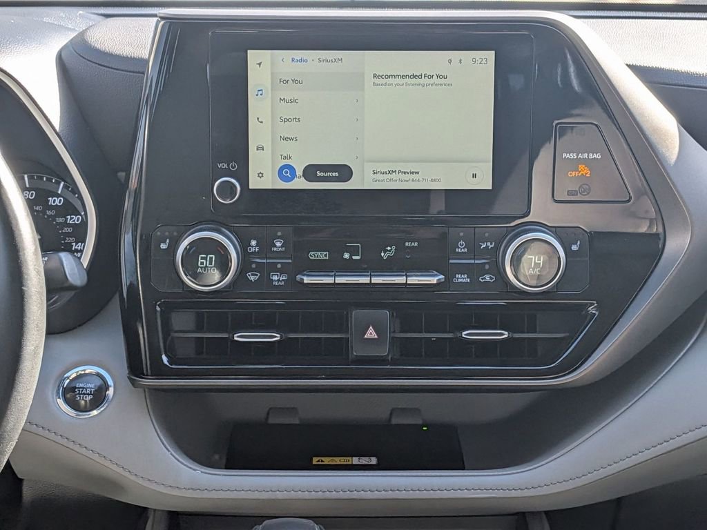 Used 2022 Toyota Highlander XLE AWD/4WD image 26