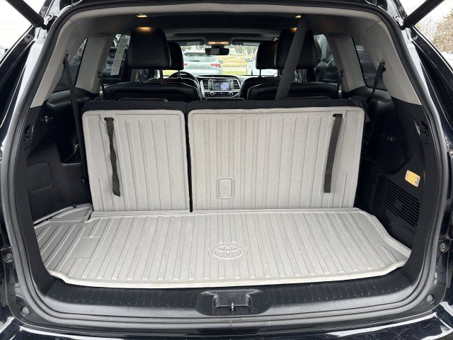 Used 2017 Toyota Highlander SE image 21