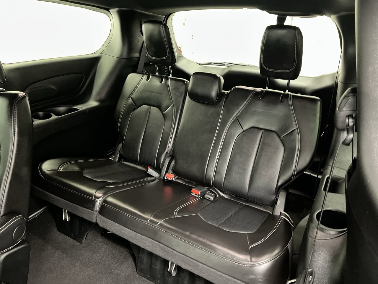 Used 2025 Chrysler Pacifica Select FWD image 12