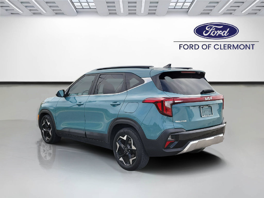 Used 2024 Kia Seltos EX FWD image 3