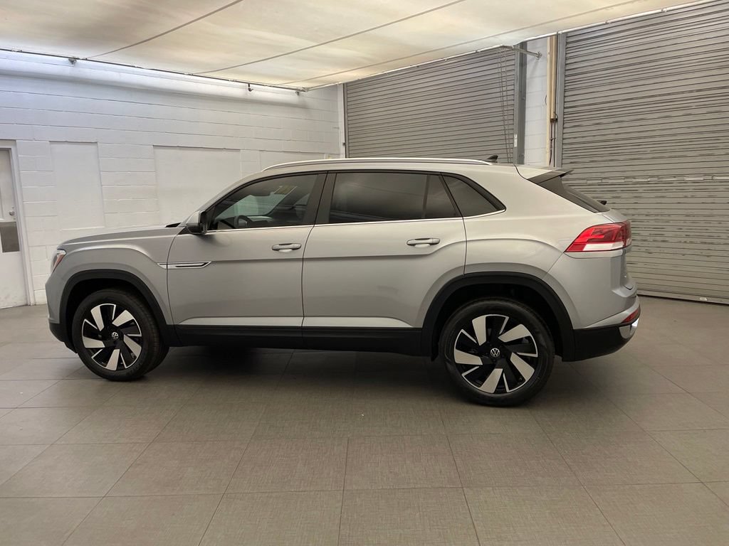Used 2024 Volkswagen Atlas Cross Sport SE FWD image 12