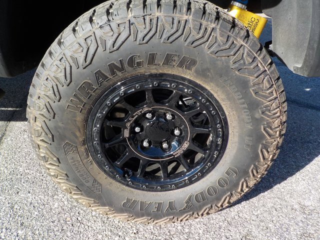 Used 2024 GMC Canyon AT4X w/ AT4X AEV Edition image 10