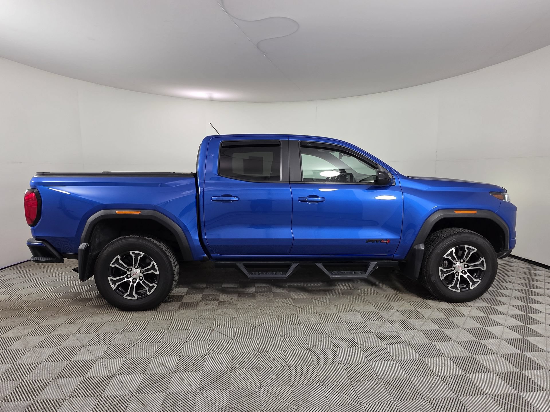 Used 2023 GMC Canyon AT4 w/ AT4 Premium Package AWD/4WD image 8