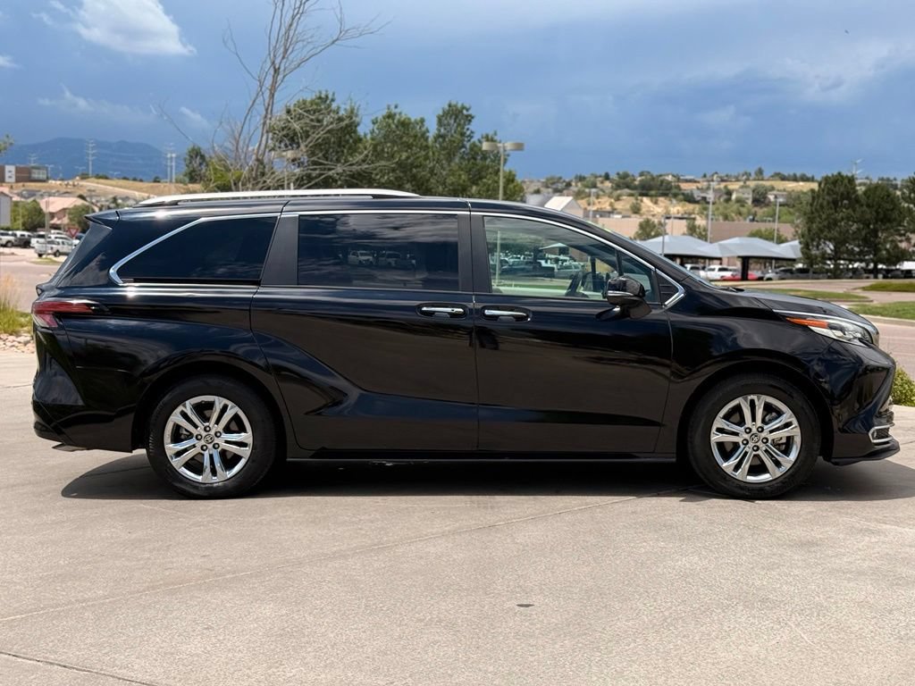 Used 2023 Toyota Sienna Platinum AWD/4WD image 14