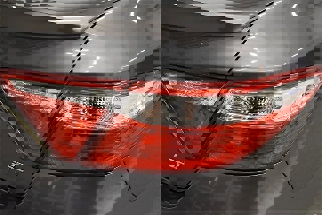 Used 2015 Toyota Camry image 12