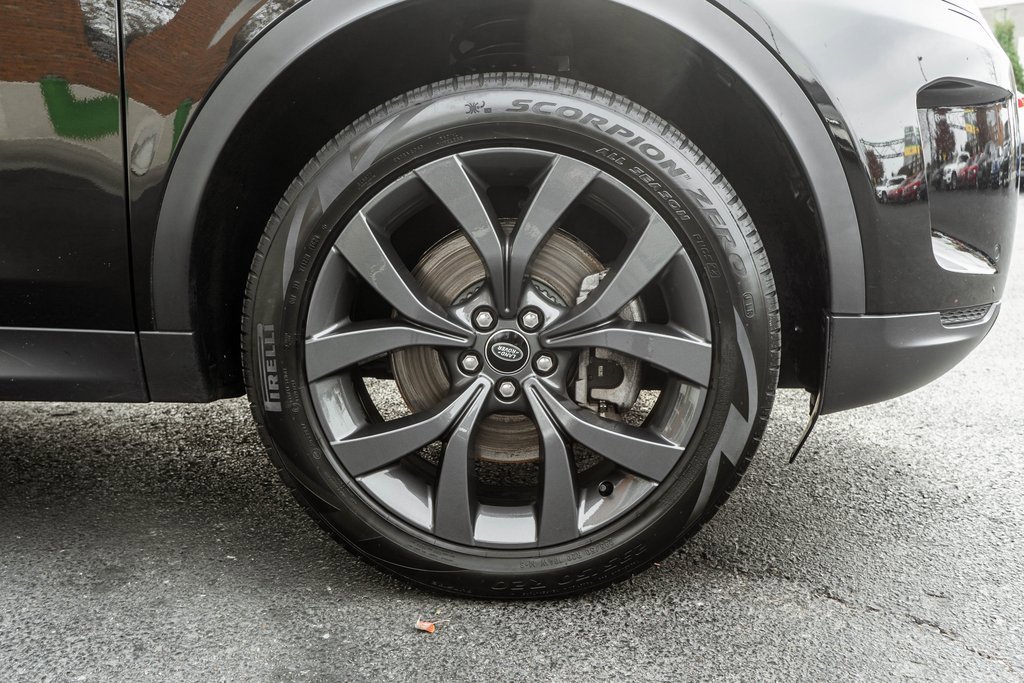 Used 2023 Land Rover Discovery Sport SE image 5