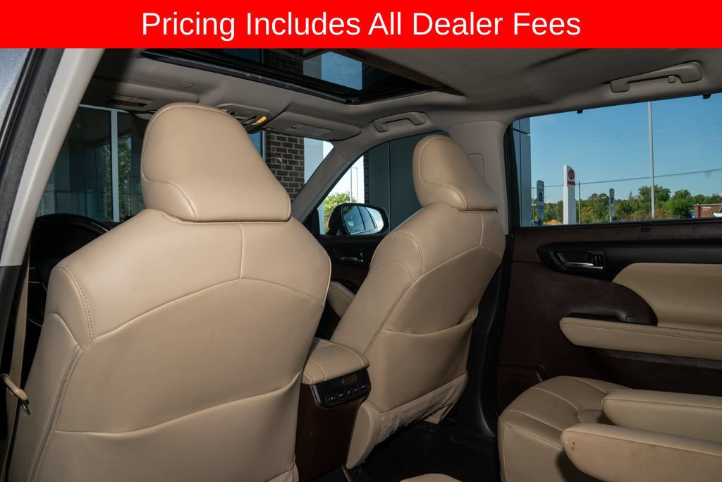 Used 2021 Toyota Highlander XLE FWD image 10