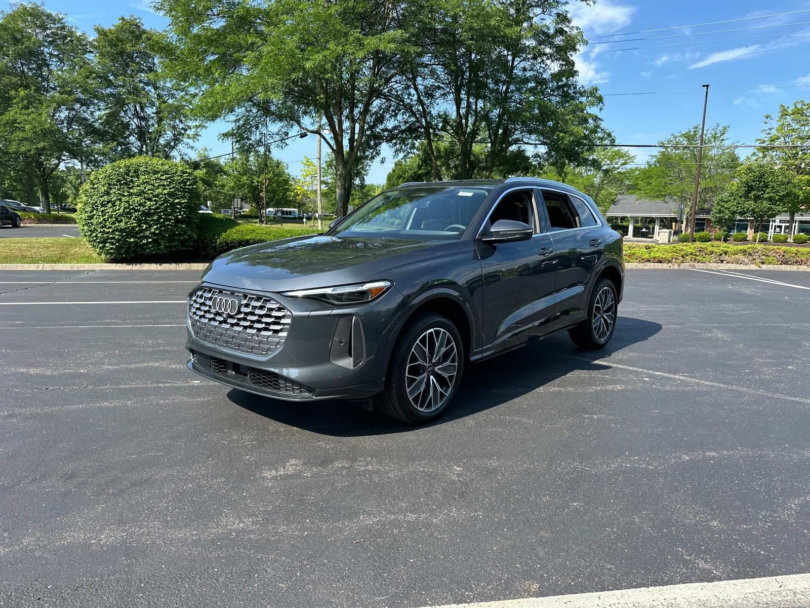New 2025 Audi Q5 Premium Plus w/ Premium Plus AWD/4WD image 3