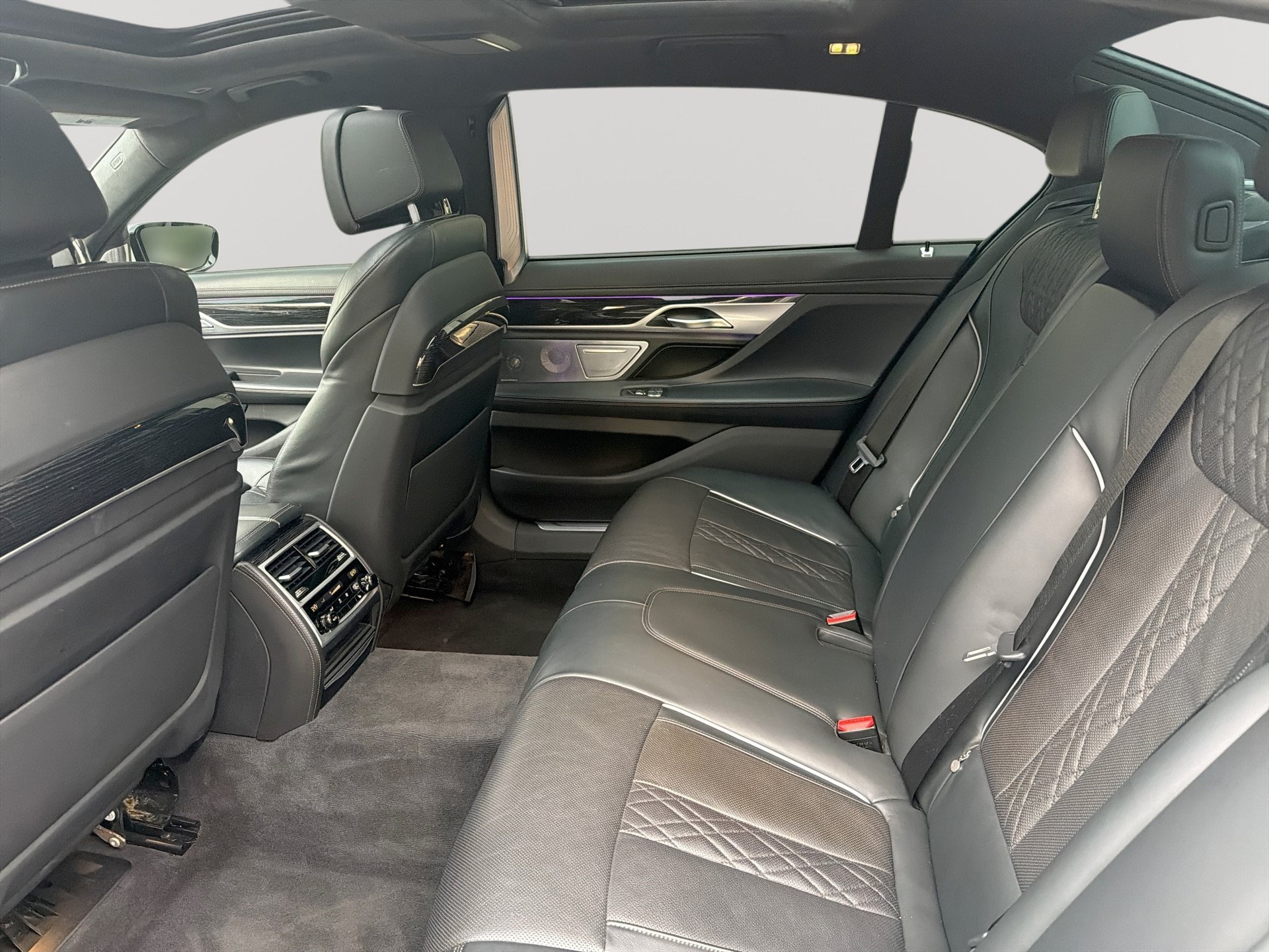 Used 2021 BMW 750i xDrive w/ Executive Package AWD/4WD image 27