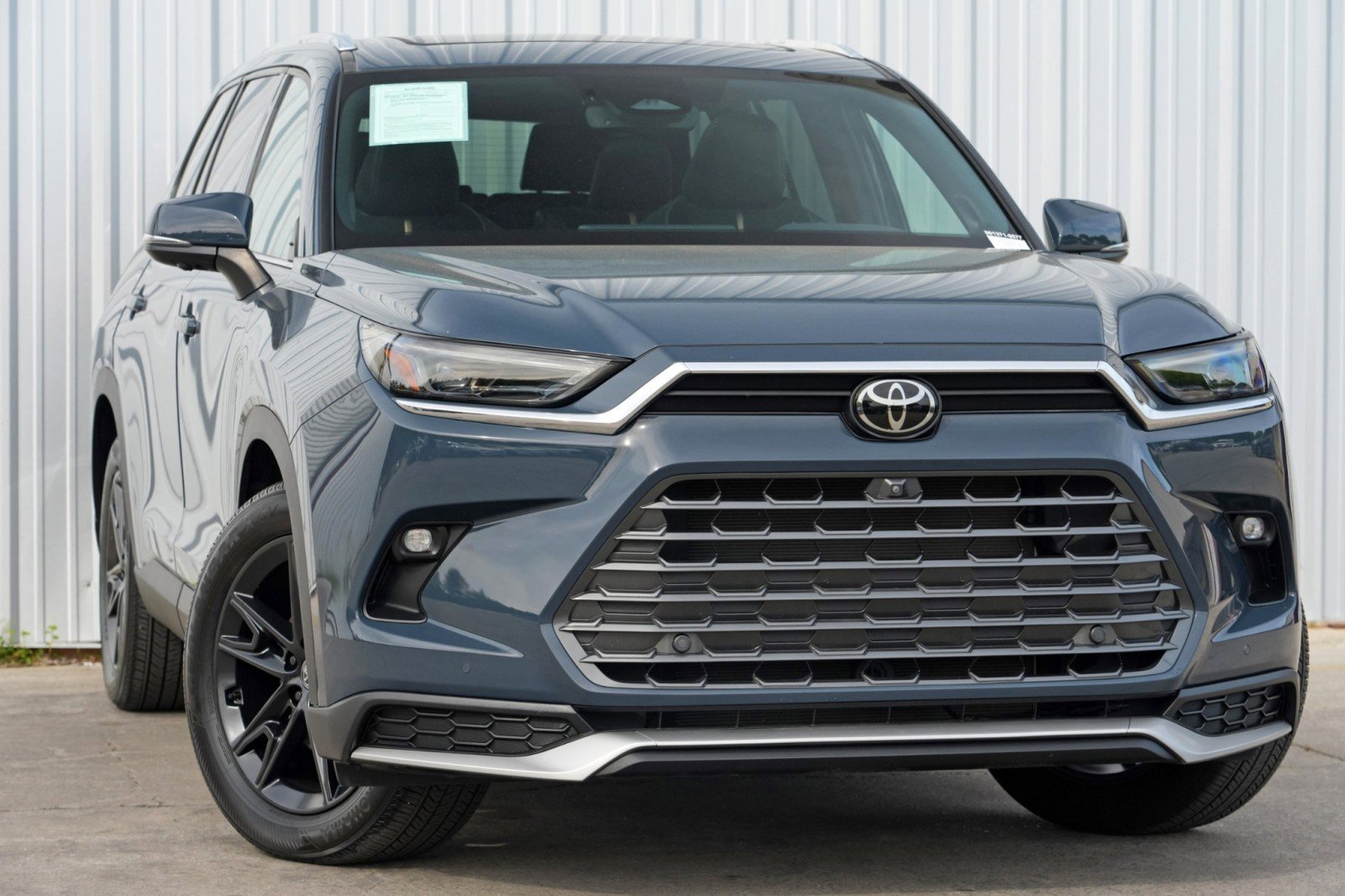 Used 2024 Toyota Grand Highlander AWD Hybrid image 4