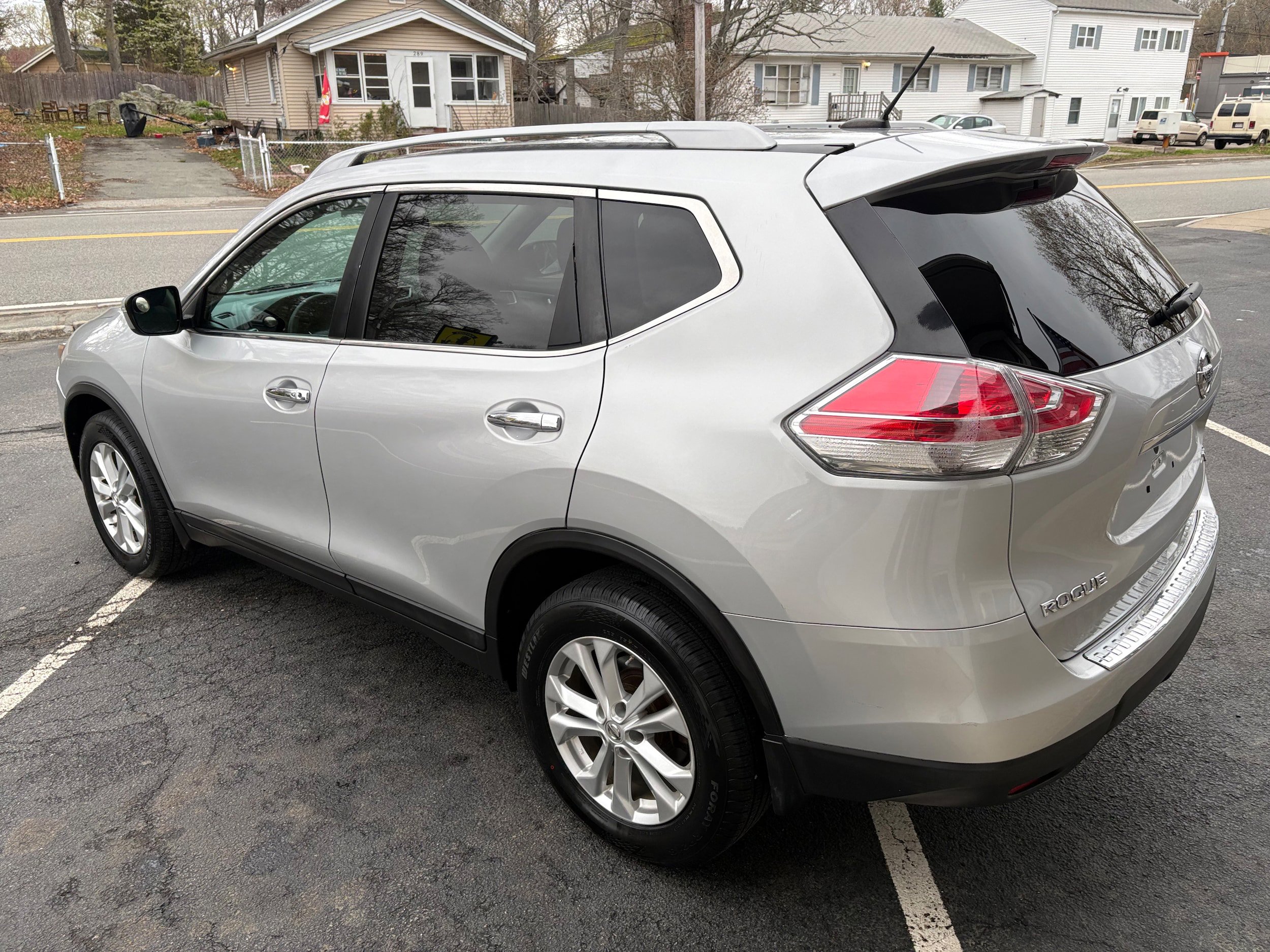 Used 2015 Nissan Rogue SV w/ SV Moonroof Package AWD/4WD image 6