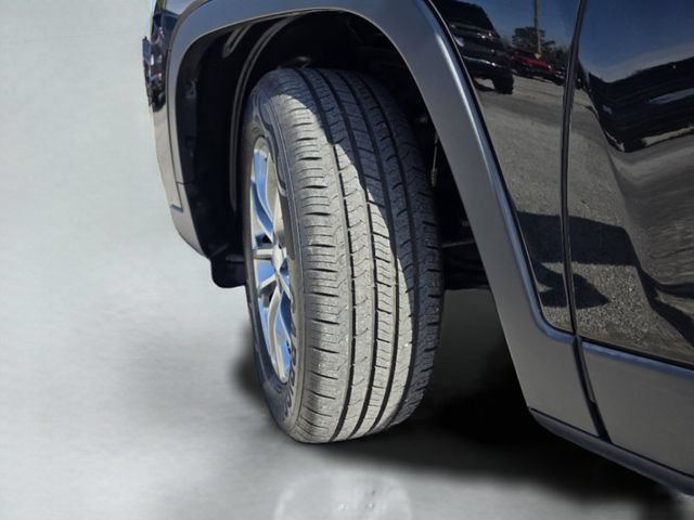 Used 2019 Jeep Cherokee Latitude Plus w/ Comfort/Convenience Group FWD image 36