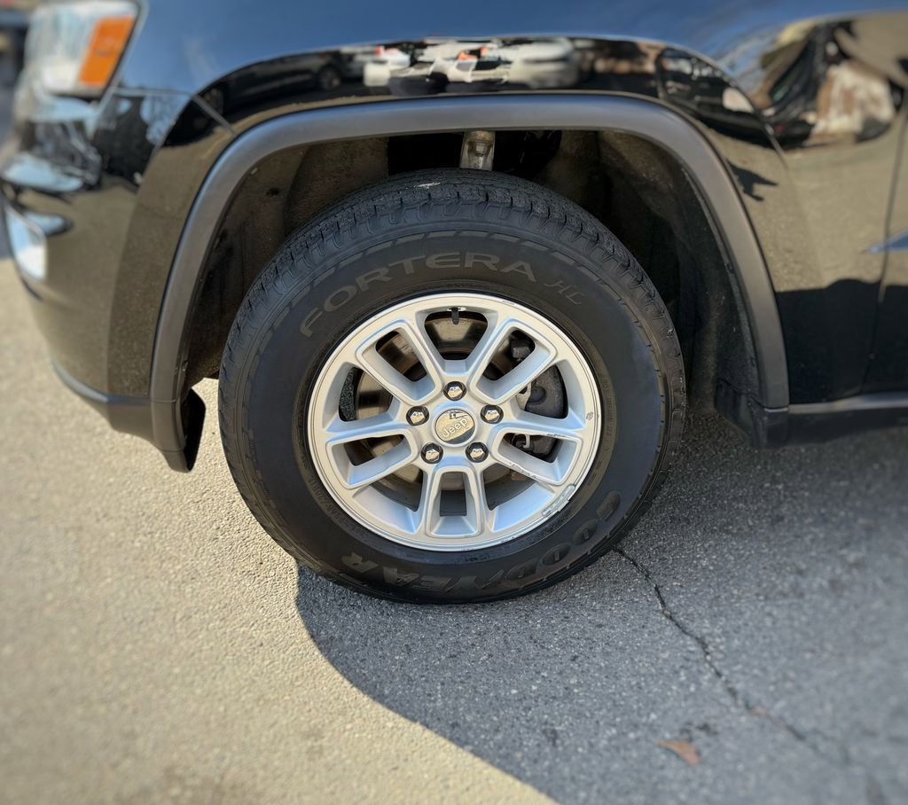 Used 2020 Jeep Grand Cherokee Laredo image 19