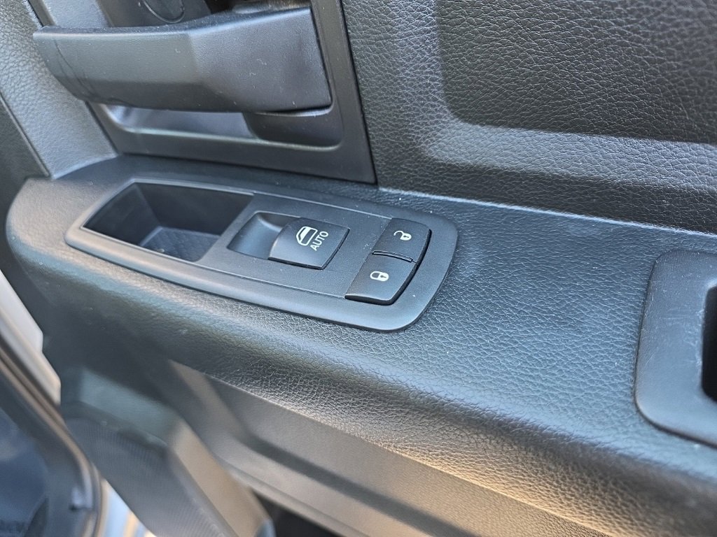 Used 2018 RAM 1500 ST w/ SXT Appearance Group image 19