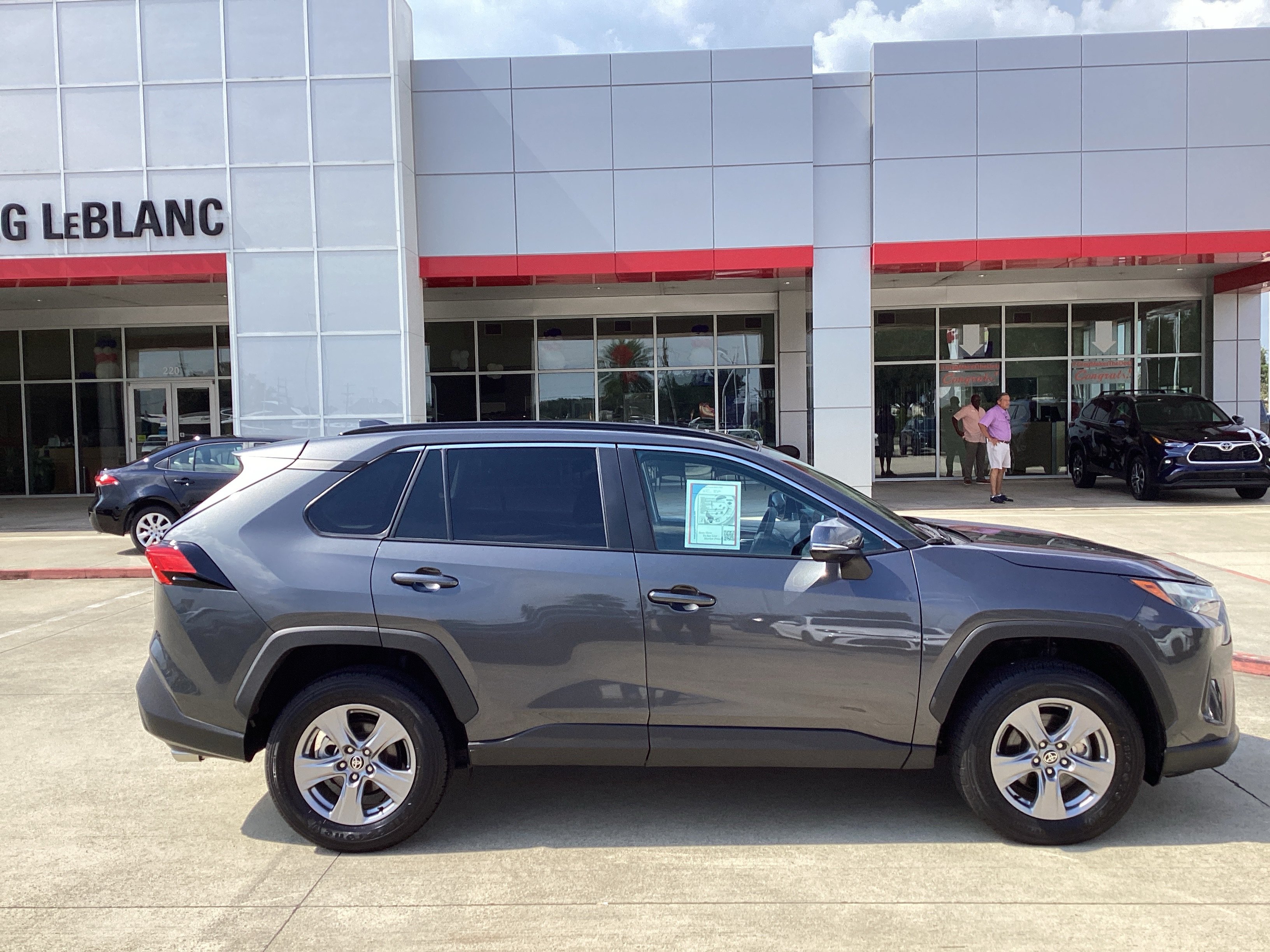 Used 2025 Toyota RAV4 XLE w/ Convenience Package AWD/4WD image 8
